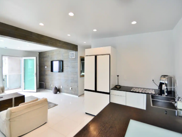 Malibu Luxury Four Bedroom Main House 2 Bedroom Cottage