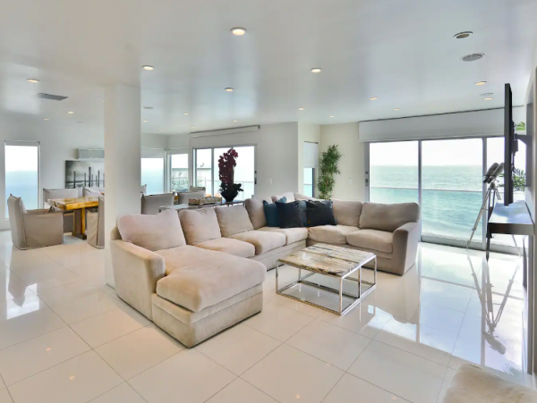 Malibu Luxury Four Bedroom Main House 2 Bedroom Cottage