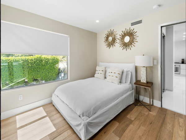 Malibu Luxury Four Bedroom Main House 2 Bedroom Cottage
