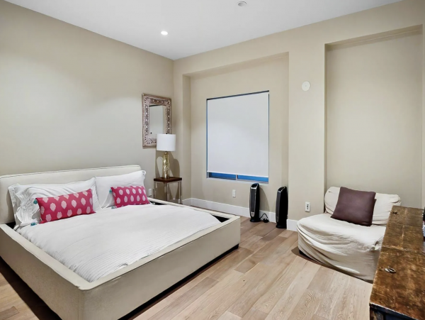 Malibu Luxury Four Bedroom Main House 2 Bedroom Cottage