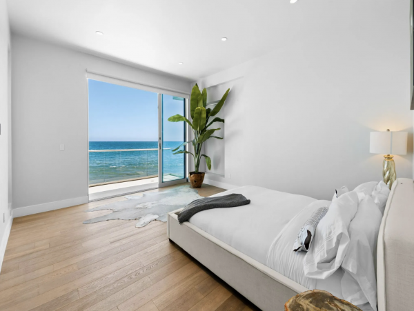 Malibu Luxury Four Bedroom Main House 2 Bedroom Cottage