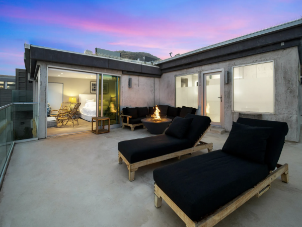 Malibu Luxury Four Bedroom Main House 2 Bedroom Cottage