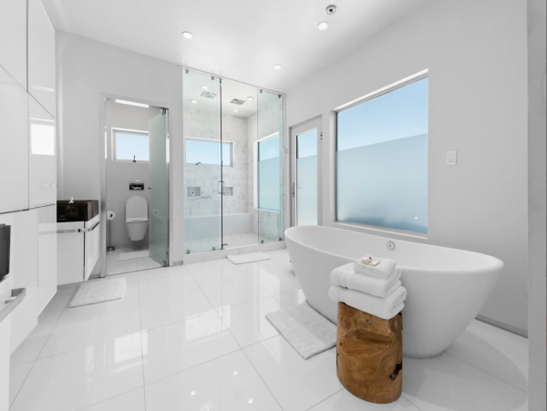 Malibu Luxury Four Bedroom Main House 2 Bedroom Cottage