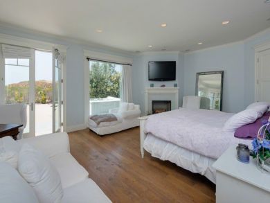 Malibu Beach House mAIN house & Guest House. Malibu Beach House mAIN house & Guest House.