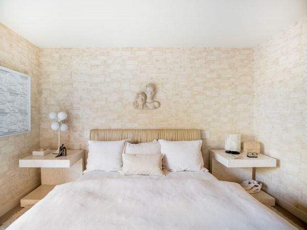 Luxury Beachfront Five Bedroom Home in Malibu Sleeps 10