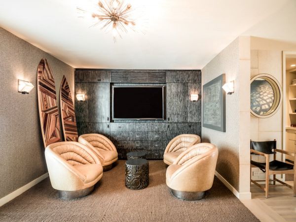 Luxury Beachfront Five Bedroom Home in Malibu Sleeps 10