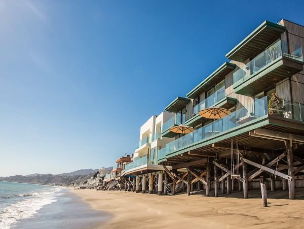 Luxury Beachfront Five Bedroom Home in Malibu Sleeps 10
