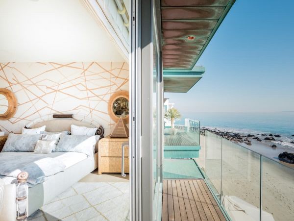Luxury Beachfront Five Bedroom Home in Malibu Sleeps 10