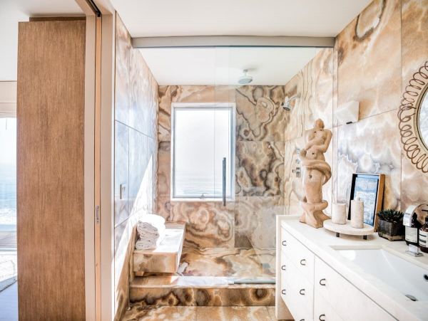 Luxury Beachfront Five Bedroom Home in Malibu Sleeps 10