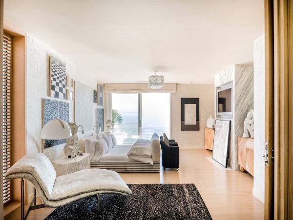 Luxury Beachfront Five Bedroom Home in Malibu Sleeps 10