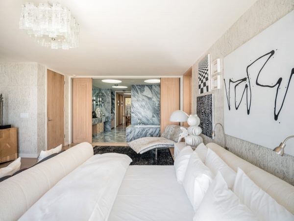 Luxury Beachfront Five Bedroom Home in Malibu Sleeps 10
