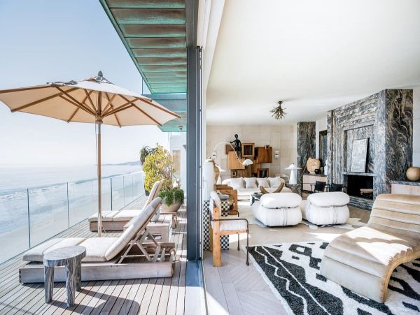 Luxury Beachfront Five Bedroom Home in Malibu Sleeps 10
