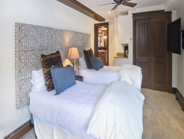 Vail Vacation Condo Sleeps Ten Mountain View Walk To Lifts