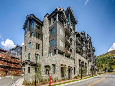 Luxury Walk to Lift 4 Bedrooms Condo