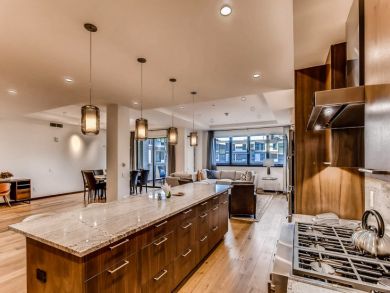 Luxury Walk to Lift 4 Bedrooms Condo