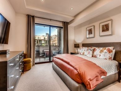 Luxury Walk to Lift 4 Bedrooms Condo
