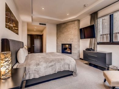 Luxury Walk to Lift 4 Bedrooms Condo