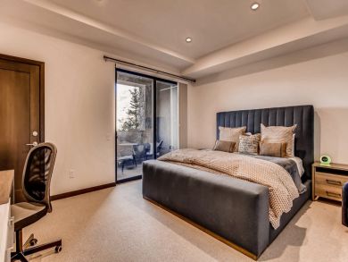 Luxury Walk to Lift 4 Bedrooms Condo