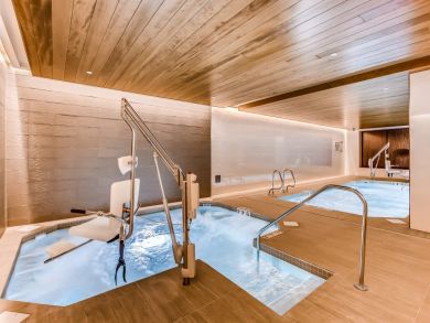 Luxury Walk to Lift 4 Bedrooms Condo