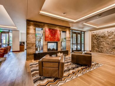 Luxury Walk to Lift 4 Bedrooms Condo