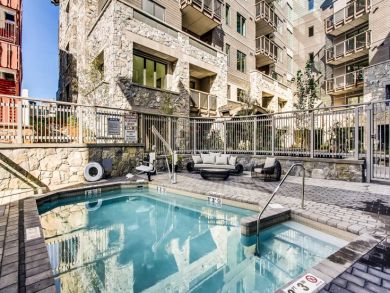 Luxury Walk to Lift 4 Bedrooms Condo