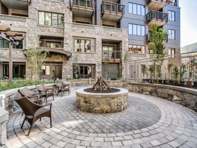 Luxury Walk to Lift 4 Bedrooms Condo