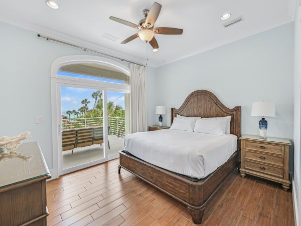 Walk to Beach 11 Bedrooms Vacation Home in Destin