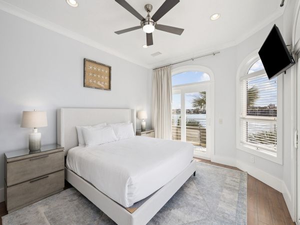 Destin Lakefront Vacation Home With Pool And Spa