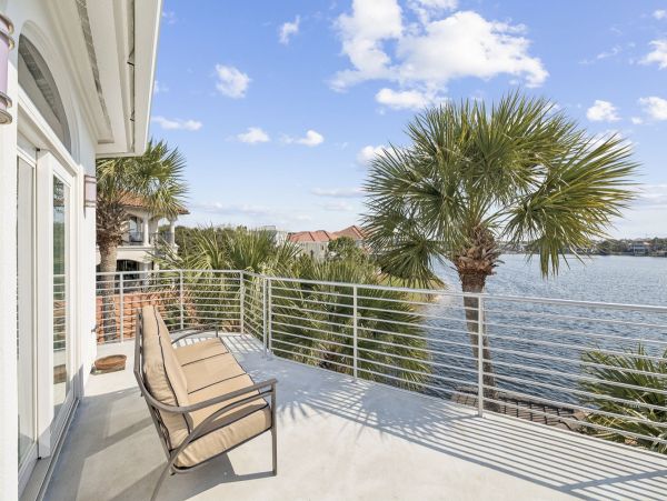 Destin Lakefront Vacation Home With Pool And Spa