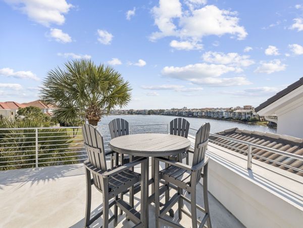 Destin Lakefront Vacation Home With Pool And Spa