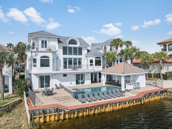 Destin Lakefront Vacation Home With Pool And Spa