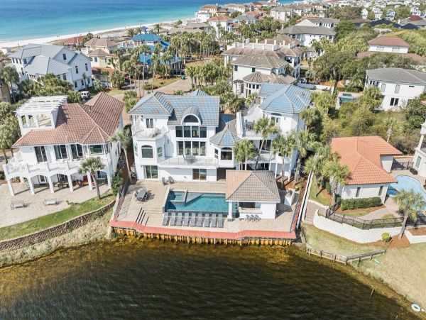 Destin Lakefront Vacation Home With Pool And Spa
