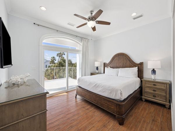 Destin Lakefront Vacation Home With Pool And Spa