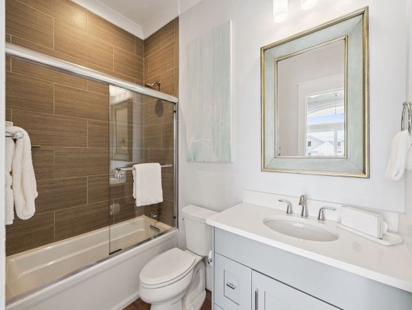 Destin Lakefront Vacation Home With Pool And Spa