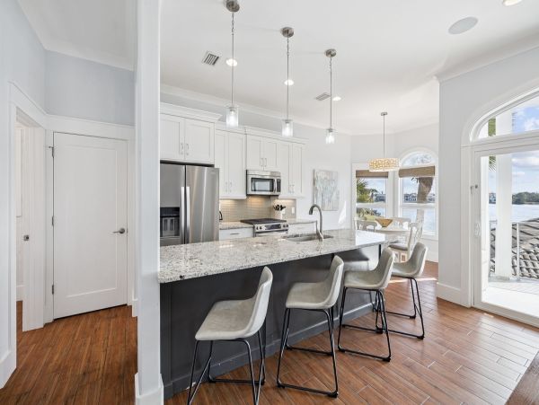 Destin Lakefront Vacation Home With Pool And Spa