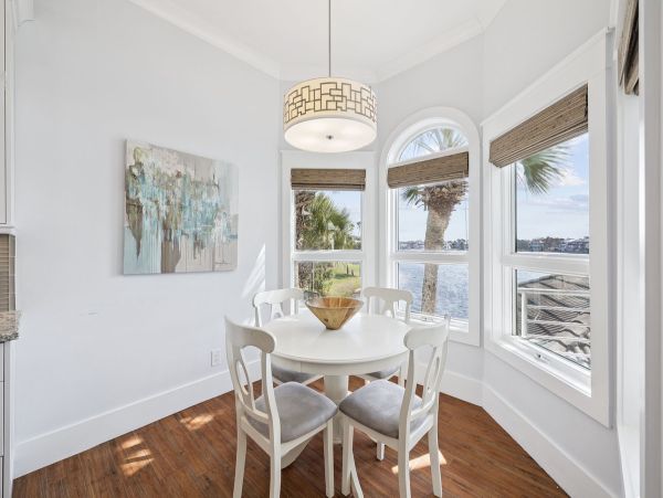 Destin Lakefront Vacation Home With Pool And Spa