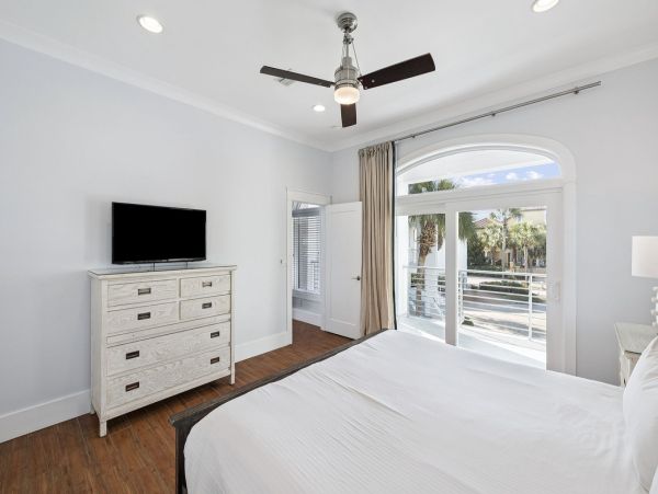 Destin Lakefront Vacation Home With Pool And Spa