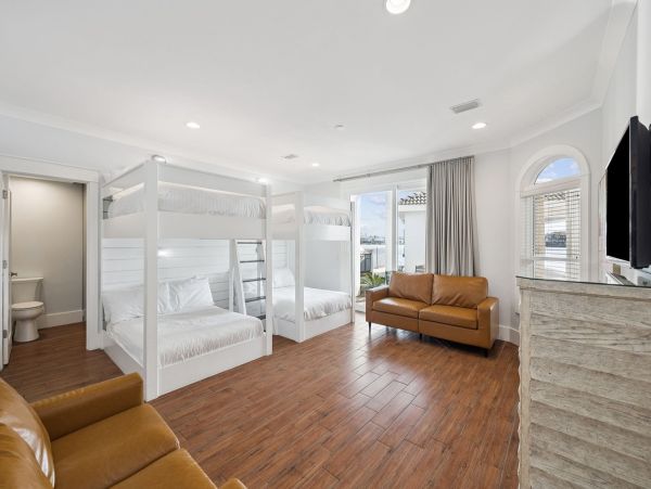 Destin Lakefront Vacation Home With Pool And Spa