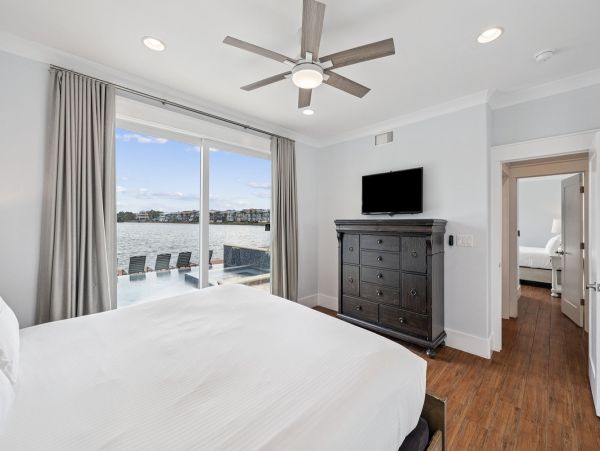 Destin Lakefront Vacation Home With Pool And Spa
