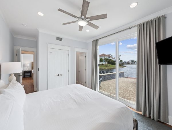 Destin Lakefront Vacation Home With Pool And Spa