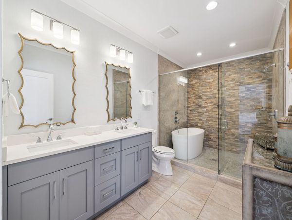 Destin Lakefront Vacation Home With Pool And Spa