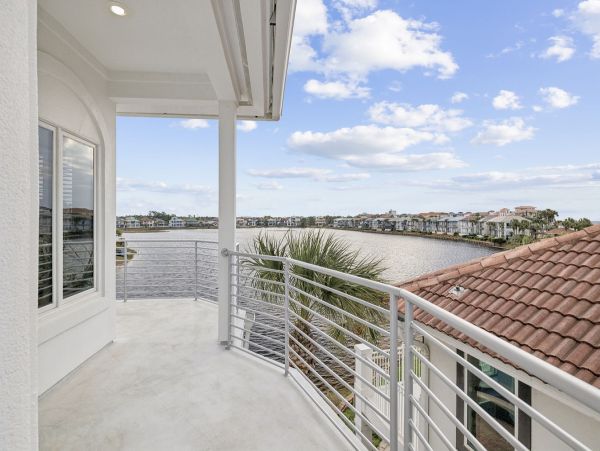 Destin Lakefront Vacation Home With Pool And Spa
