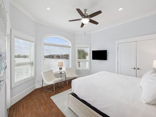 Destin Lakefront Vacation Home With Pool And Spa