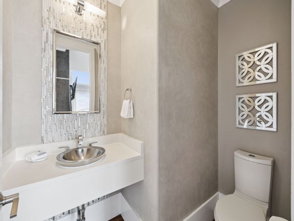 Destin Lakefront Vacation Home With Pool And Spa