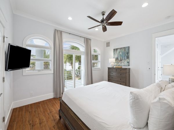Destin Lakefront Vacation Home With Pool And Spa