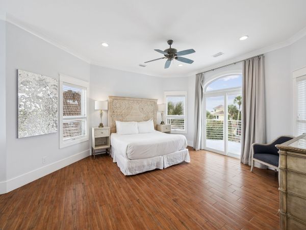 Destin Lakefront Vacation Home With Pool And Spa