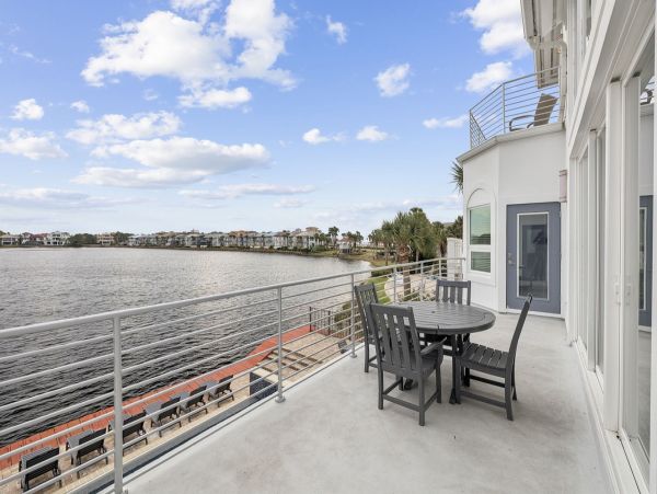 Destin Lakefront Vacation Home With Pool And Spa