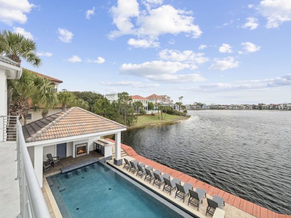 Destin Lakefront Vacation Home With Pool And Spa