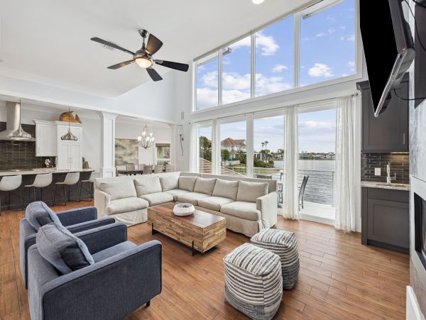 Destin Lakefront Vacation Home With Pool And Spa