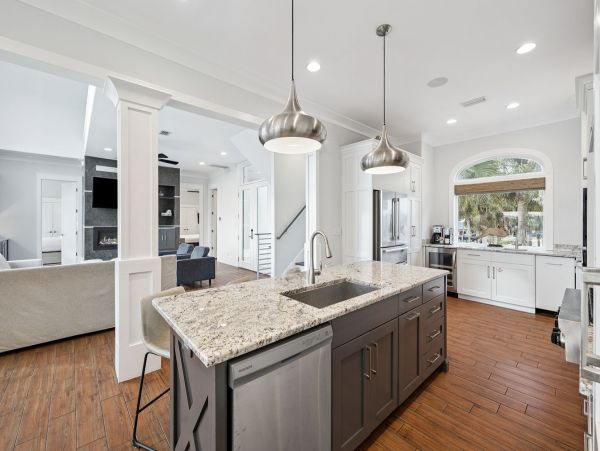 Destin Lakefront Vacation Home With Pool And Spa
